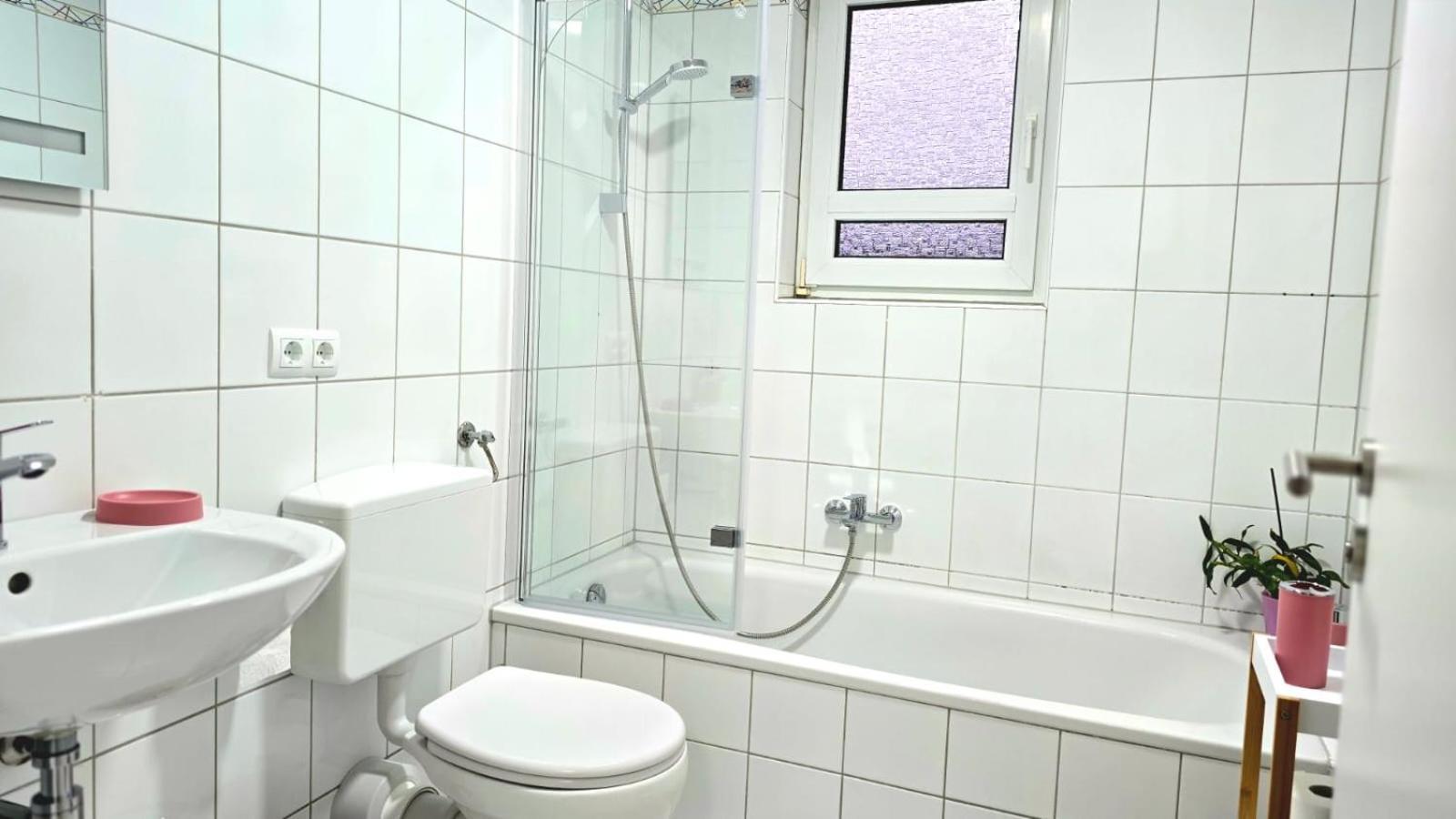 Happy Homes Pink - Up To 5 - Kueche - W-Lan - Netflix - Honig - Badewanne Nidda エクステリア 写真