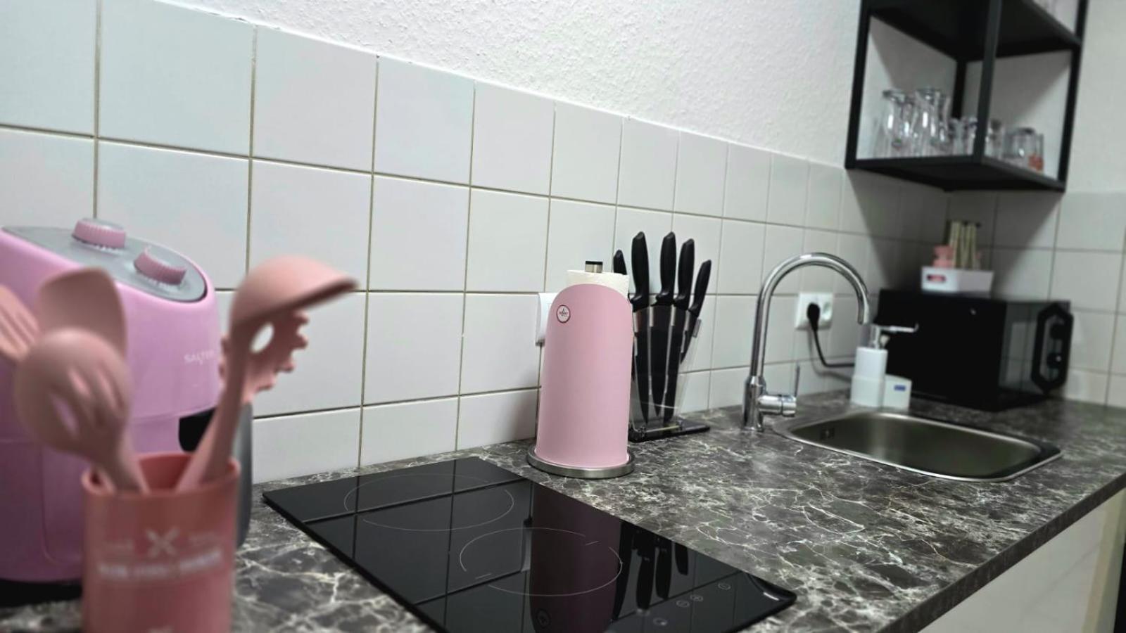Happy Homes Pink - Up To 5 - Kueche - W-Lan - Netflix - Honig - Badewanne Nidda エクステリア 写真