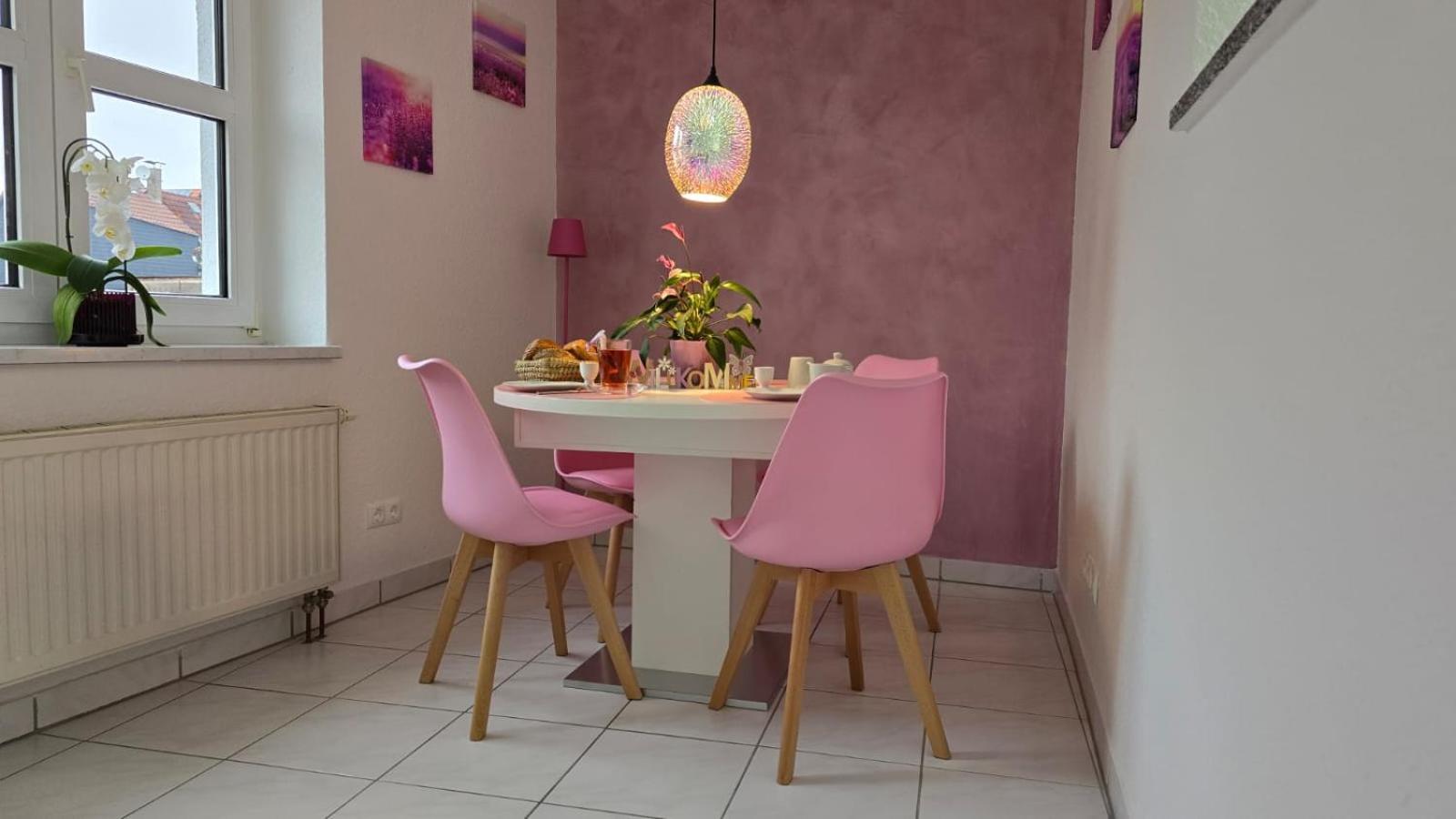 Happy Homes Pink - Up To 5 - Kueche - W-Lan - Netflix - Honig - Badewanne Nidda エクステリア 写真