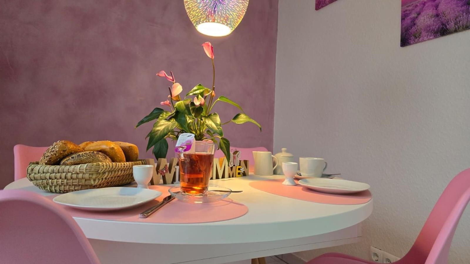 Happy Homes Pink - Up To 5 - Kueche - W-Lan - Netflix - Honig - Badewanne Nidda エクステリア 写真